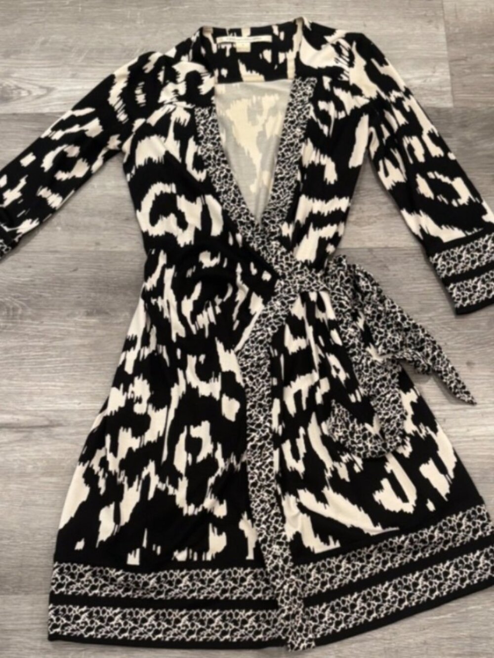 Diane Von Furstenberg Black Printed Silk Knit Tallulah Wrap Mini Dress Womens 0
